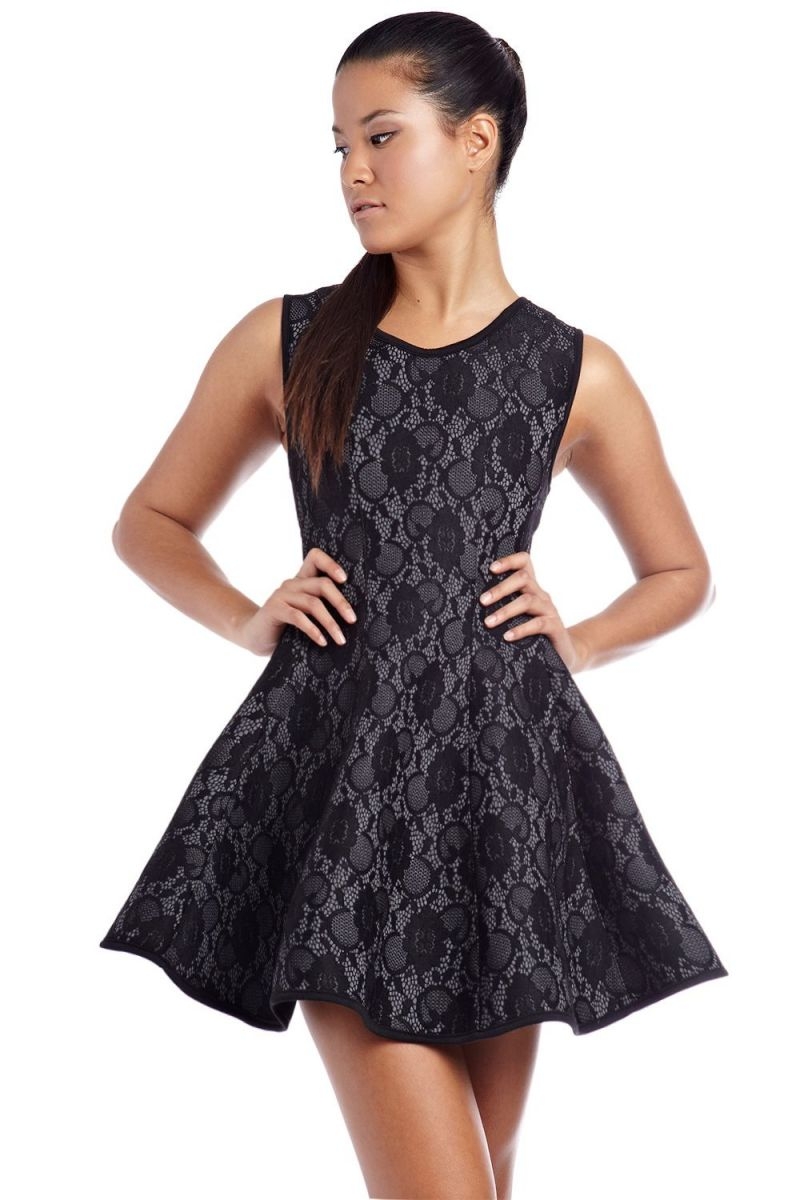 Vestido corto de fiesta negro con vuelo nochevieja, fin de año